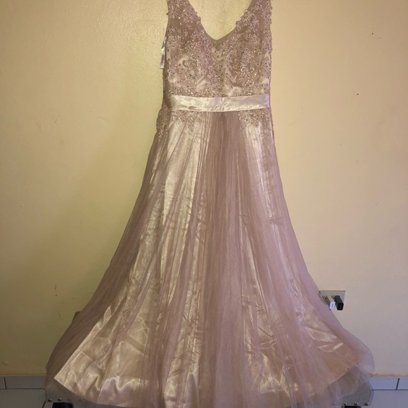 Wedding dress, Brand New,never used - Picture 5 of 8